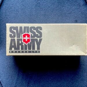 VICTORINOX Swiss Army New!!           SUPER THINKER #5074 multi-functional